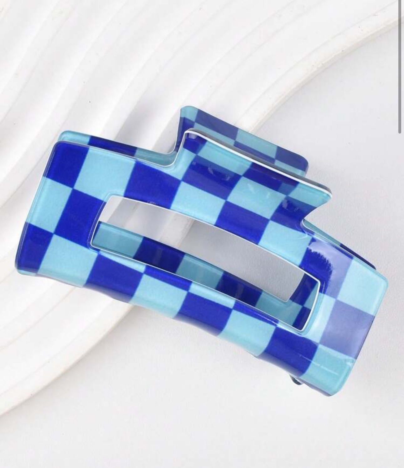 Checkered claw clip